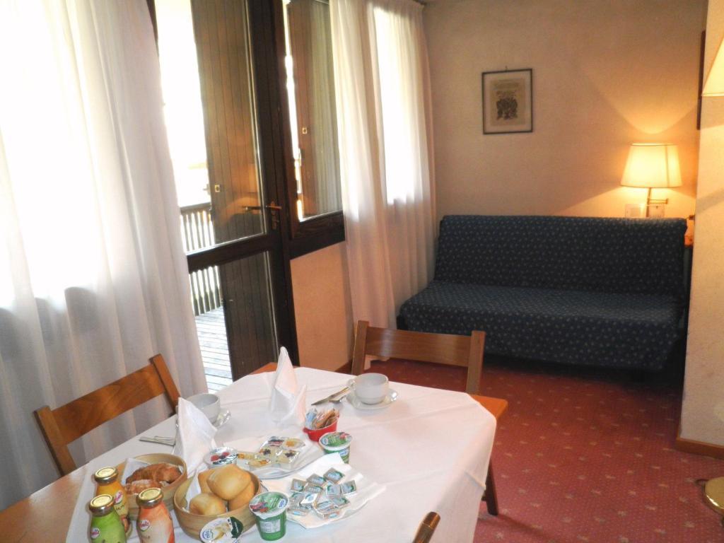 R.T.A. Hotel Des Alpes 2 Madonna Quarto foto