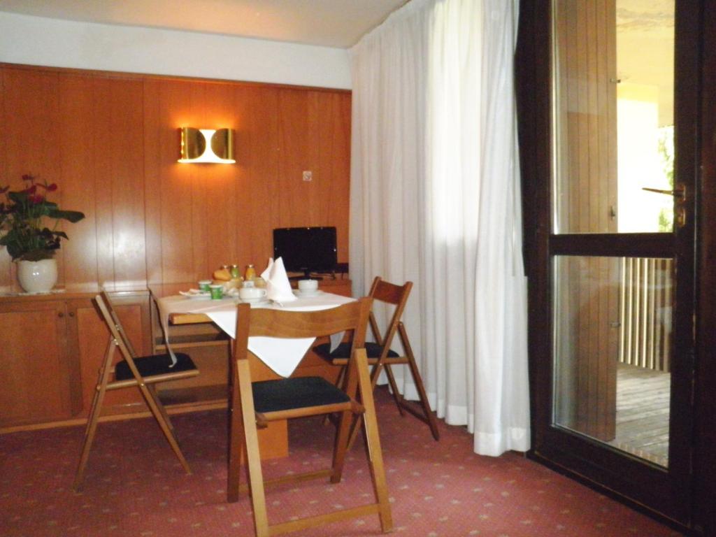 R.T.A. Hotel Des Alpes 2 Madonna Quarto foto