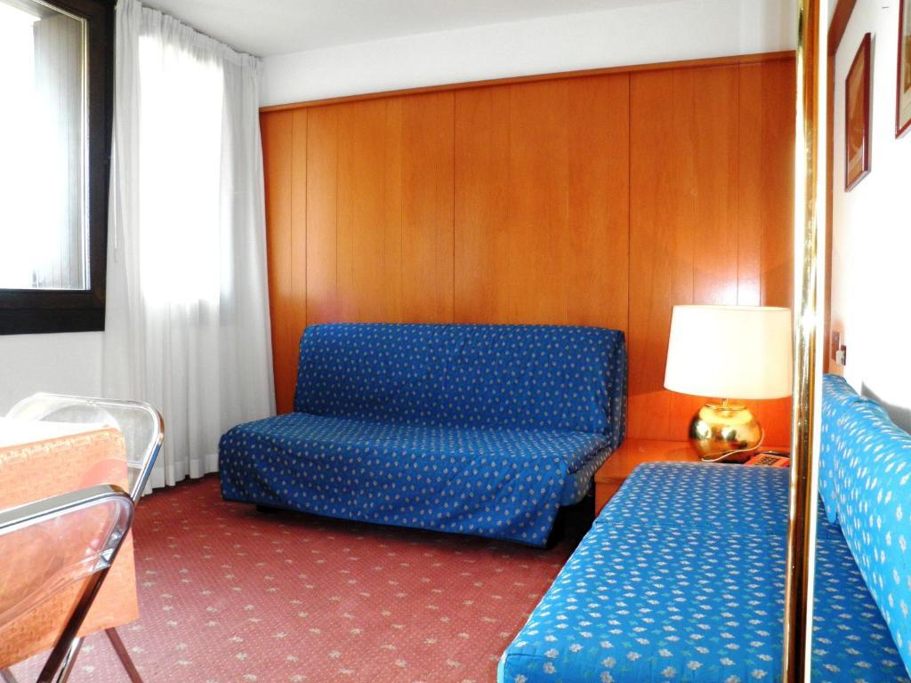 R.T.A. Hotel Des Alpes 2 Madonna Quarto foto