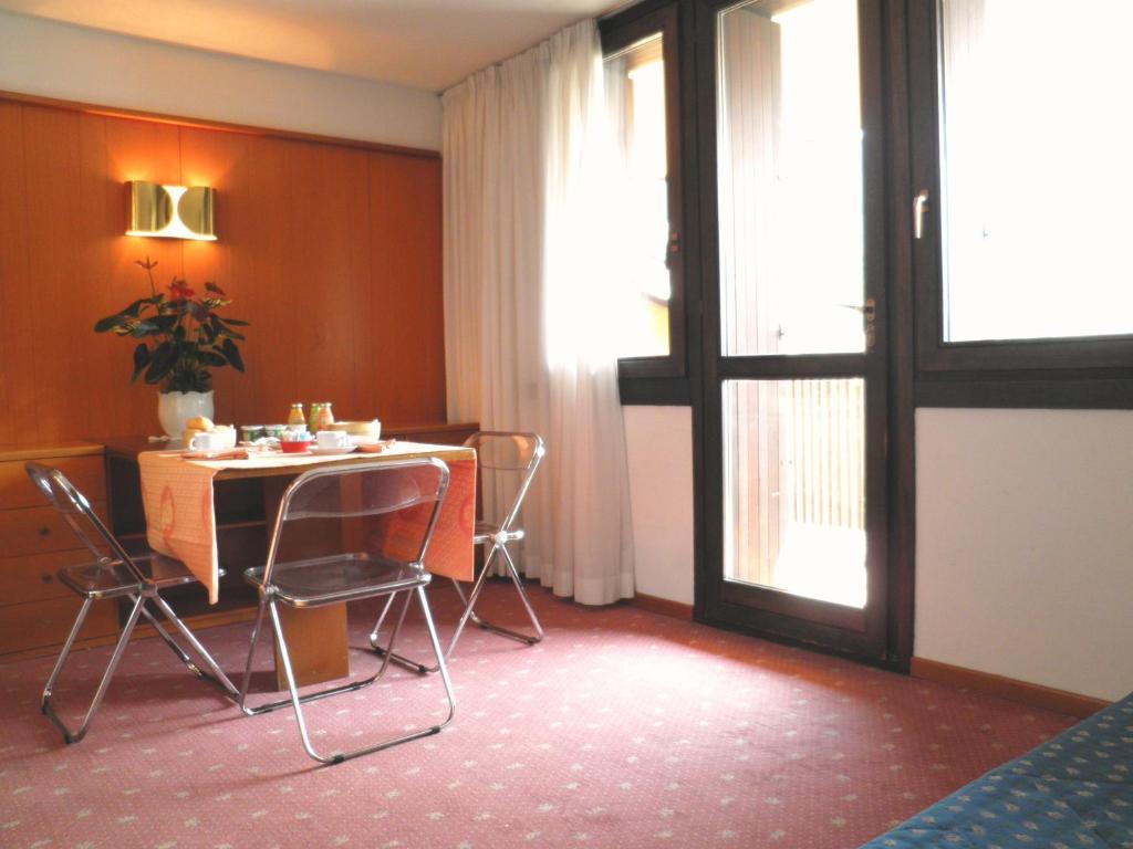 R.T.A. Hotel Des Alpes 2 Madonna Quarto foto